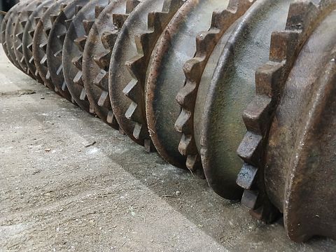 Image 8/9