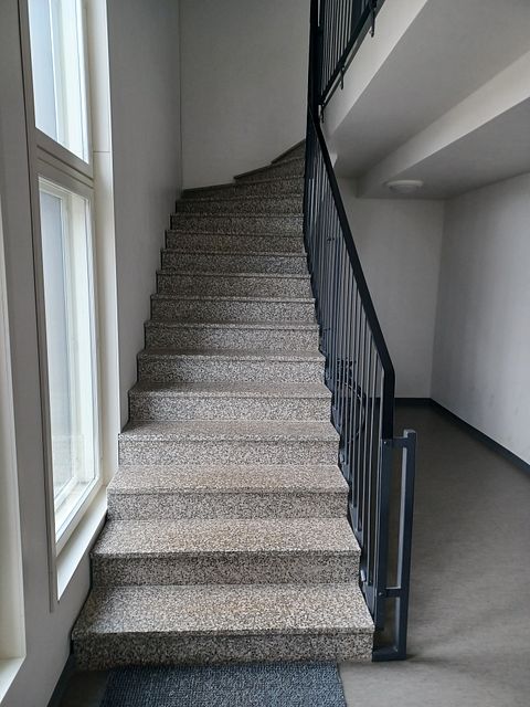 Image 18/18