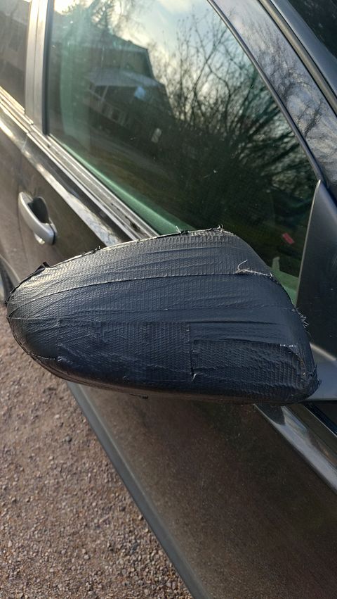Image 8/10