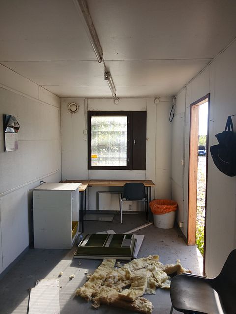 Image 2/6