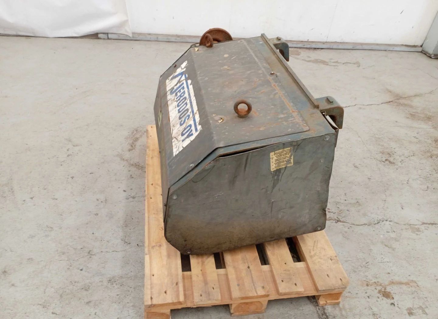 Image 4/6