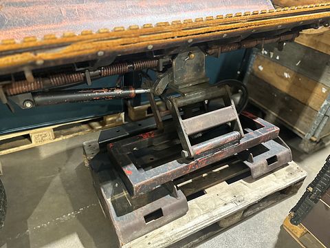 Image 5/8