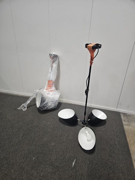 Image 1/15