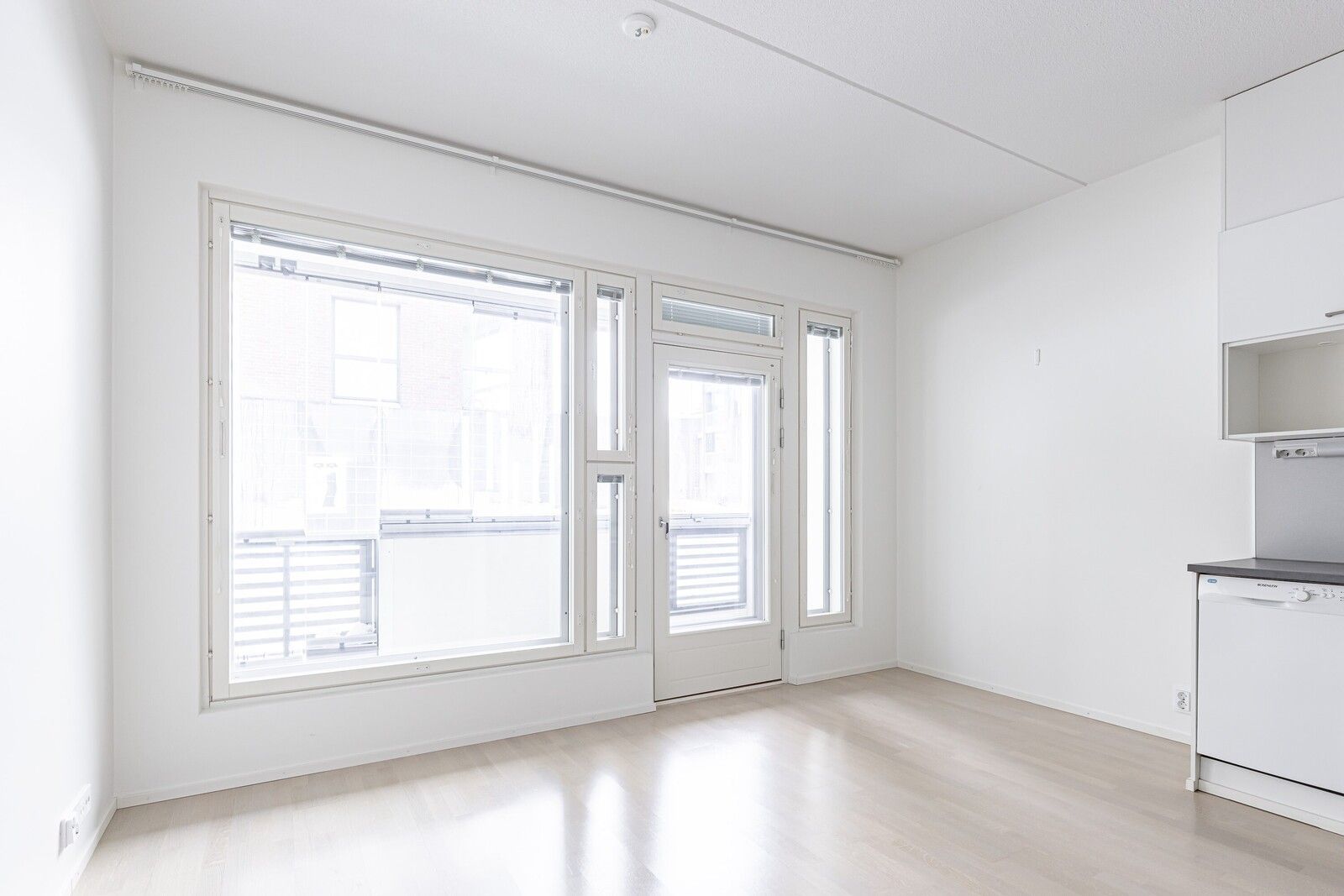 Image 2/9