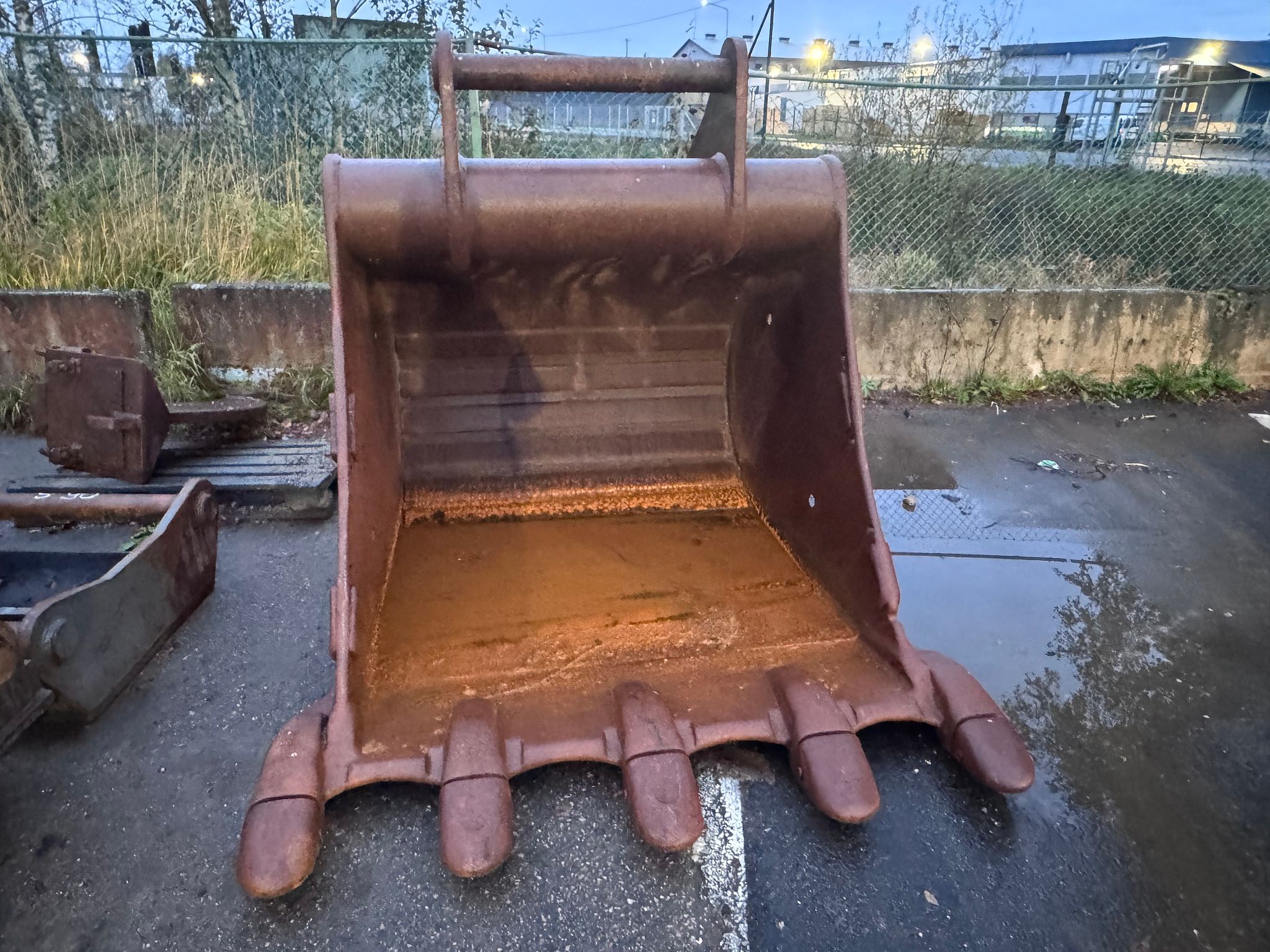 Image 1/12