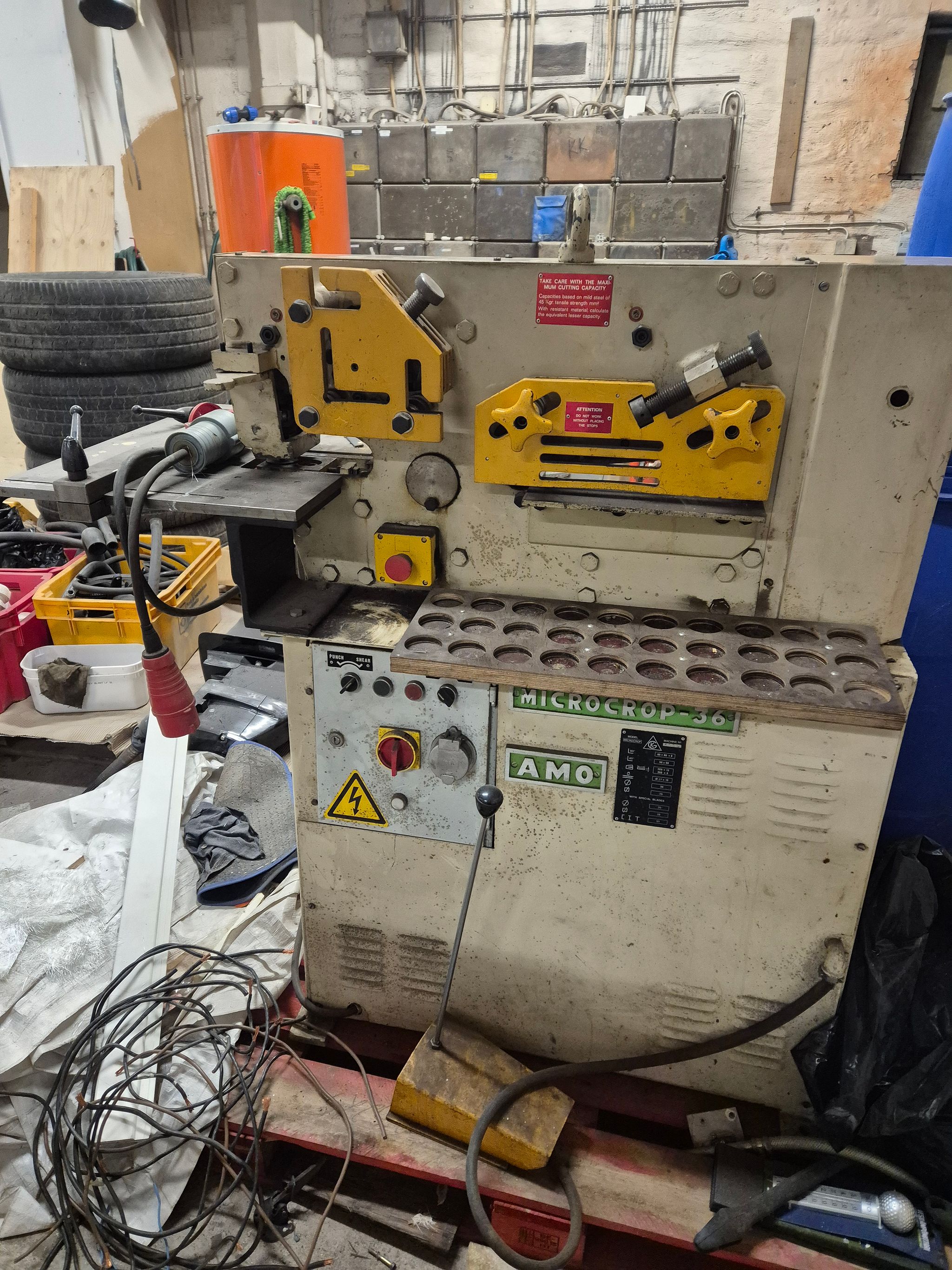 Image 4/8