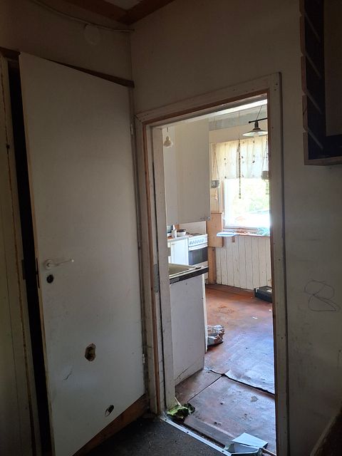 Image 8/40