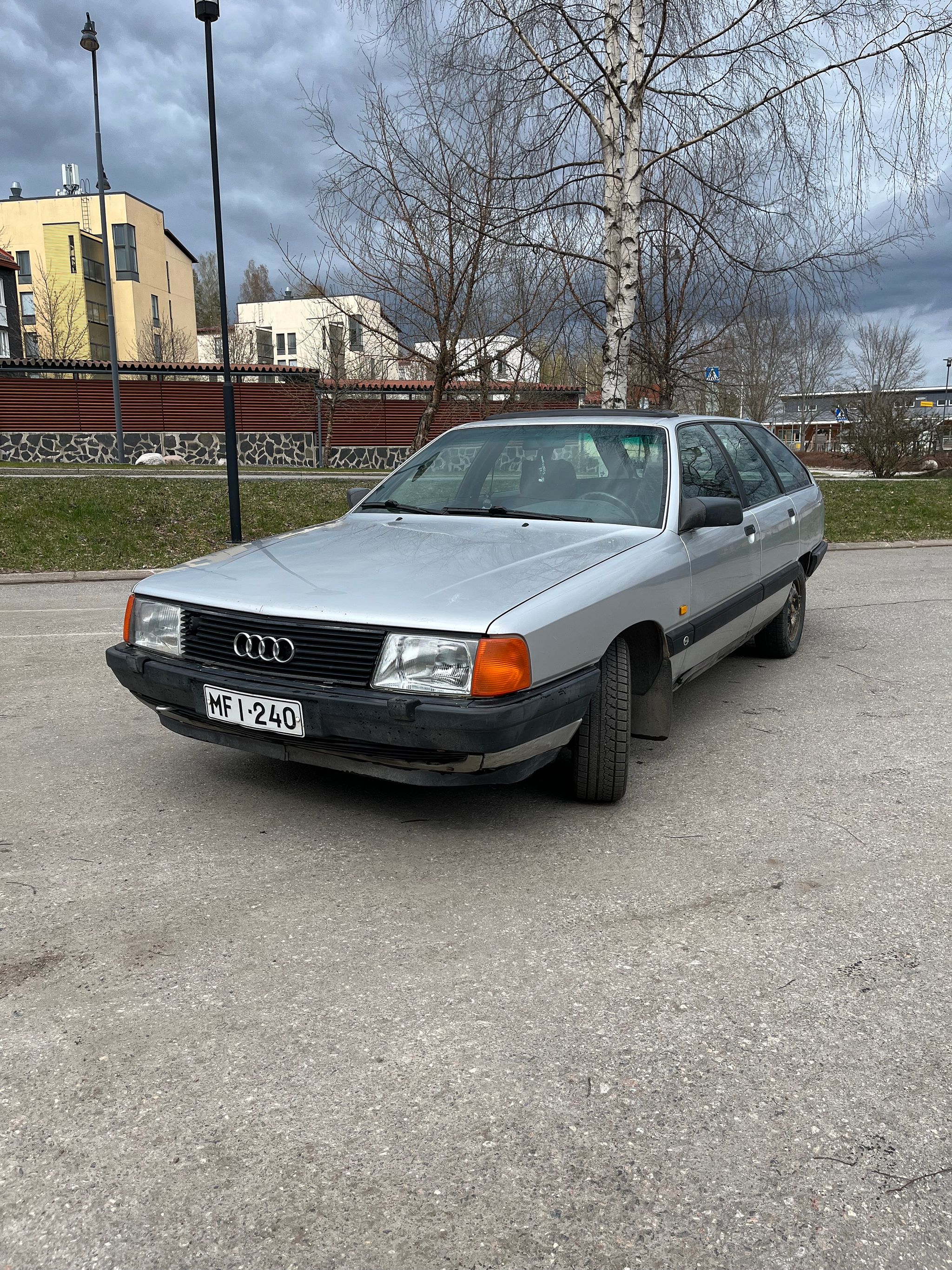 Image 1/10