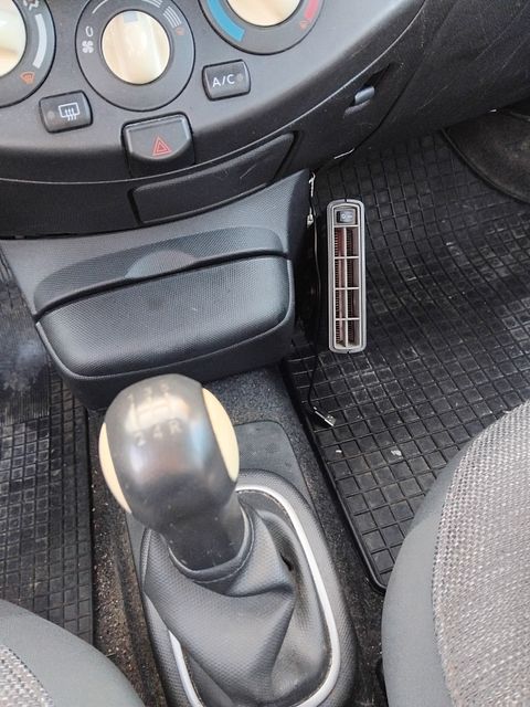 Image 8/12