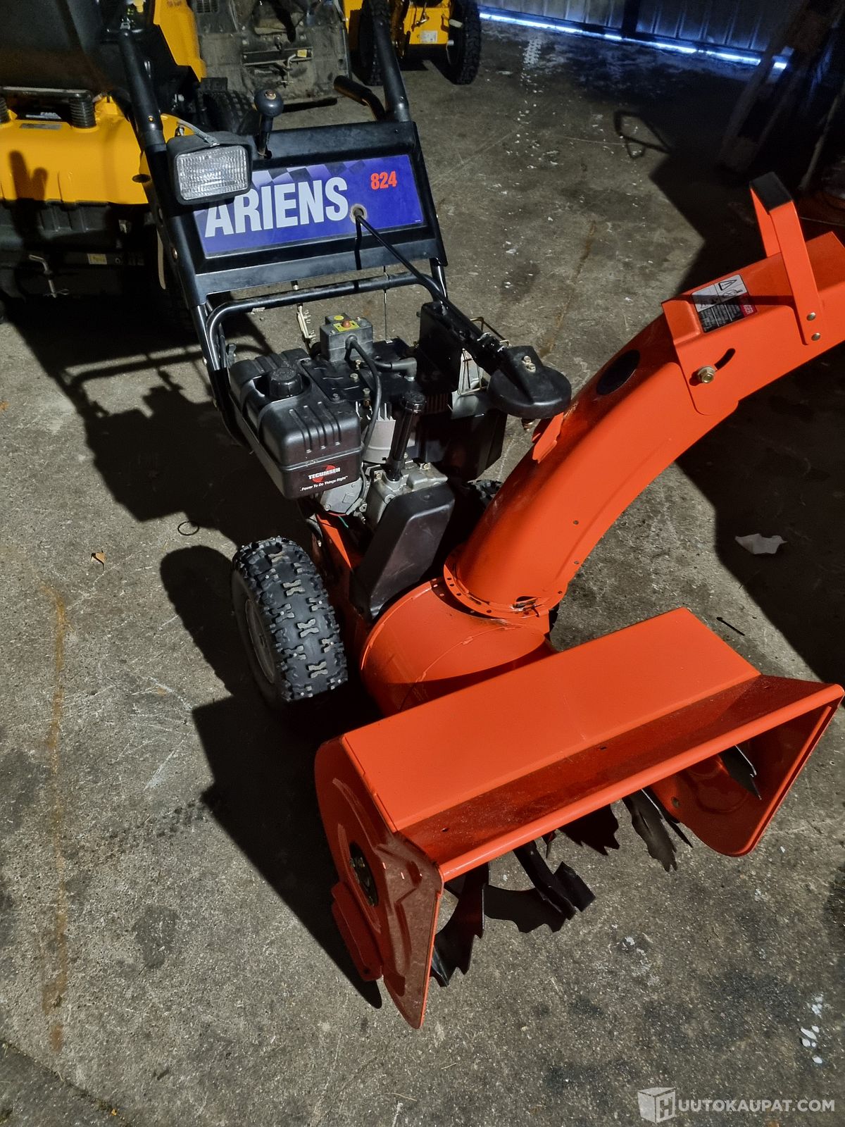 Ariens 824 lumilinko, Laukaa