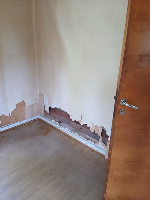 Image 8/10