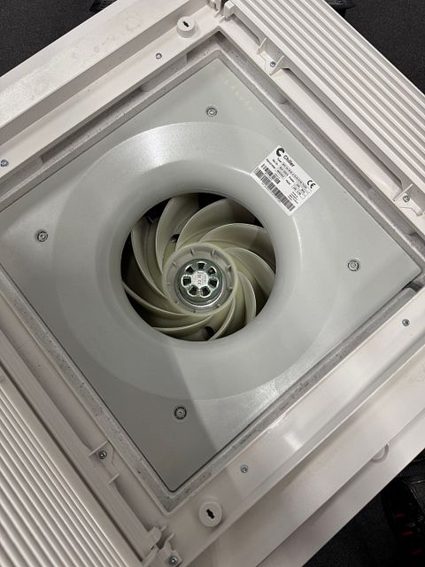 Image 4/6