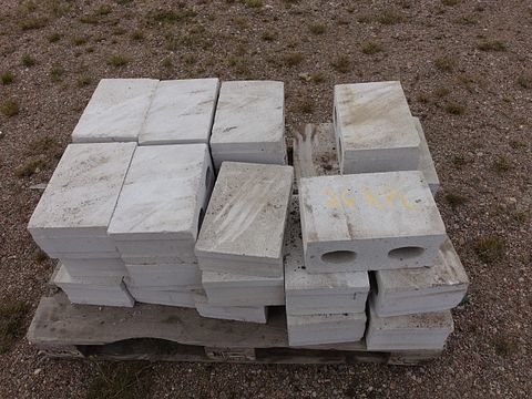 Image 8/8