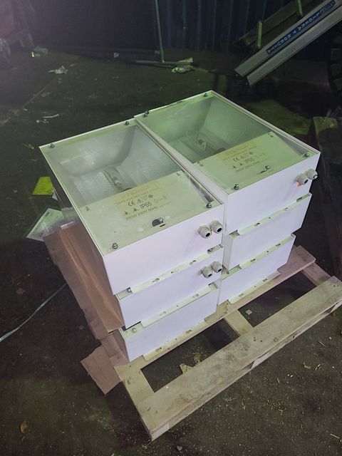 Image 1/2