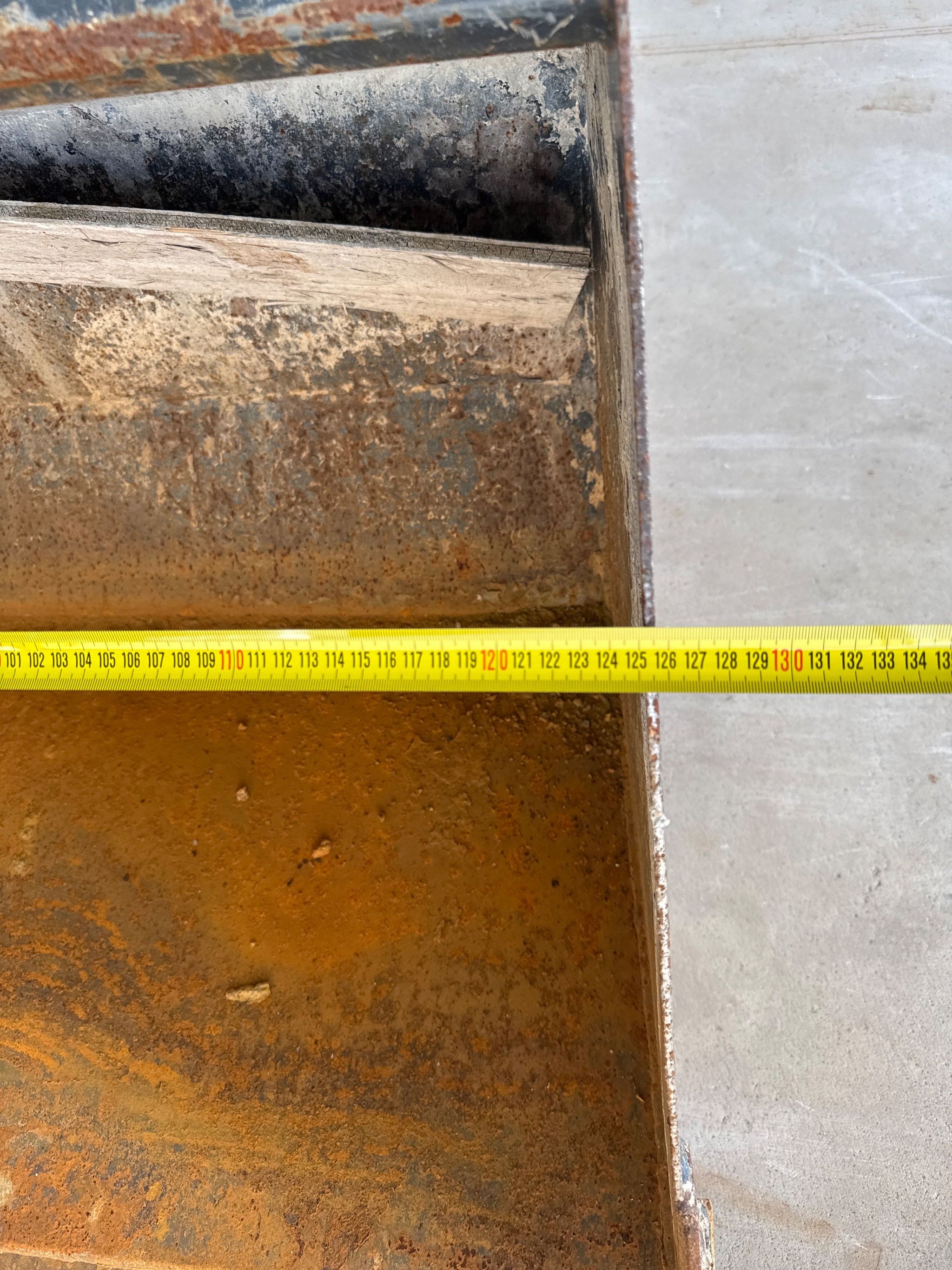 Image 8/8