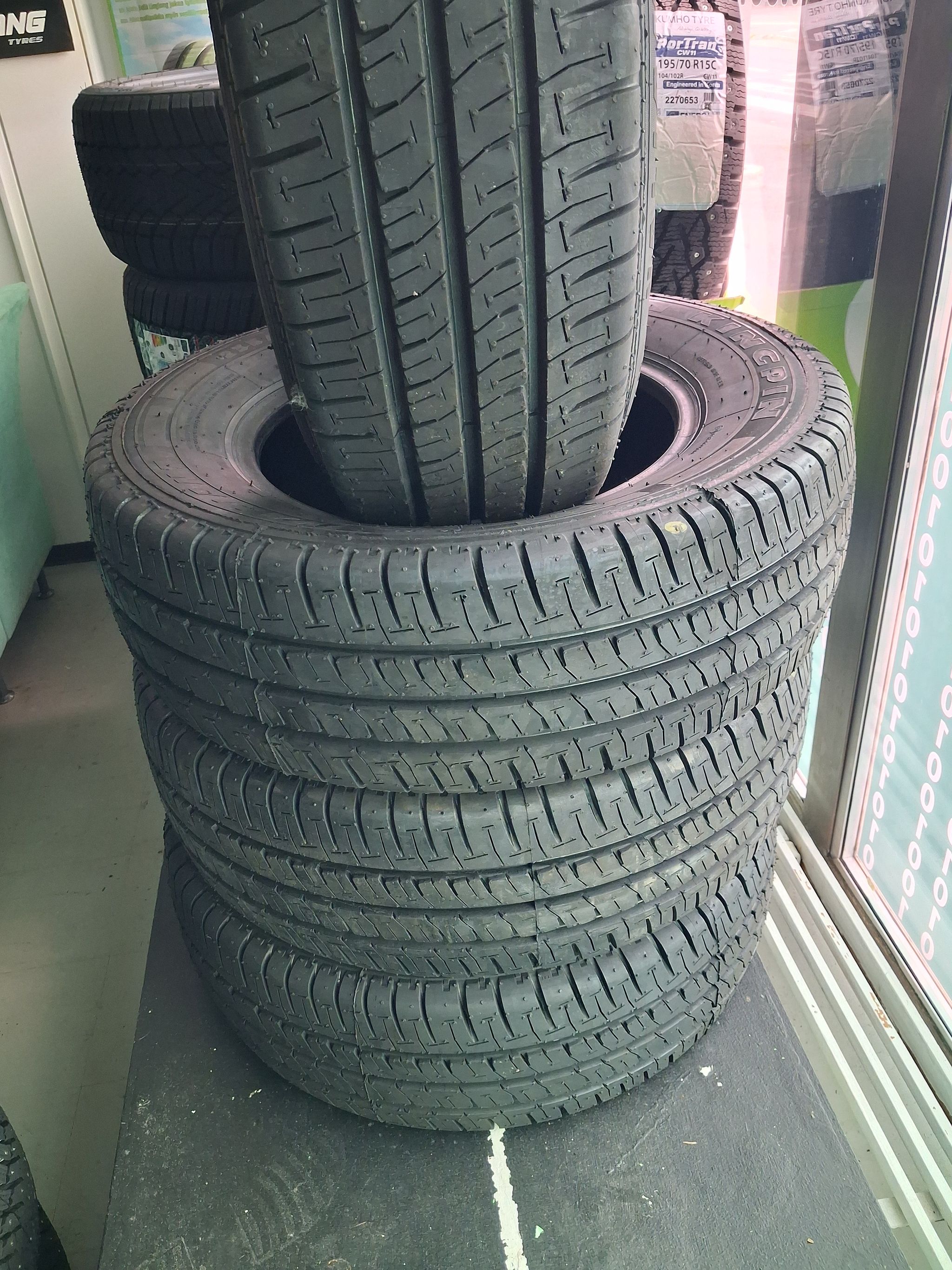 Image 1/8