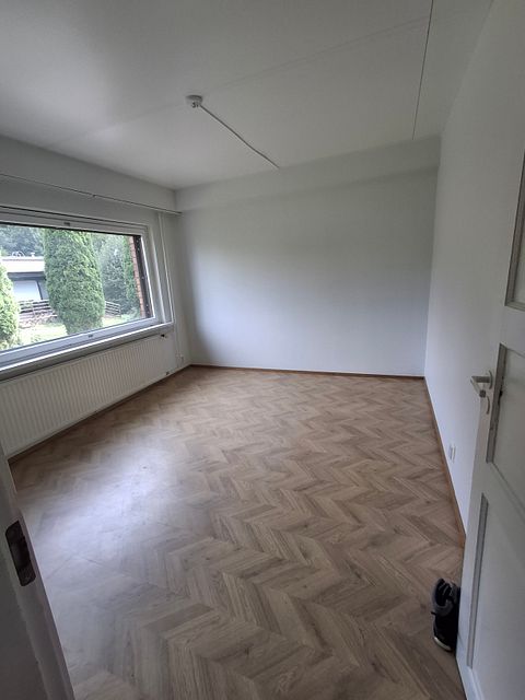 Image 12/30