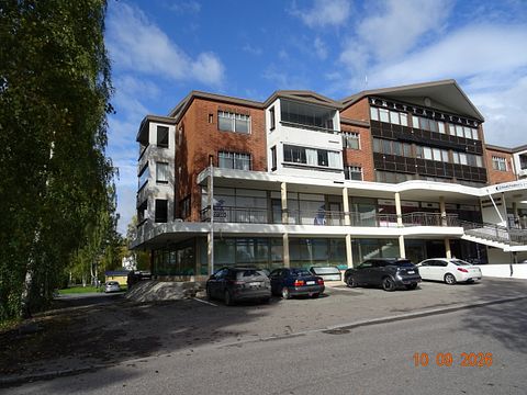 Image 2/8