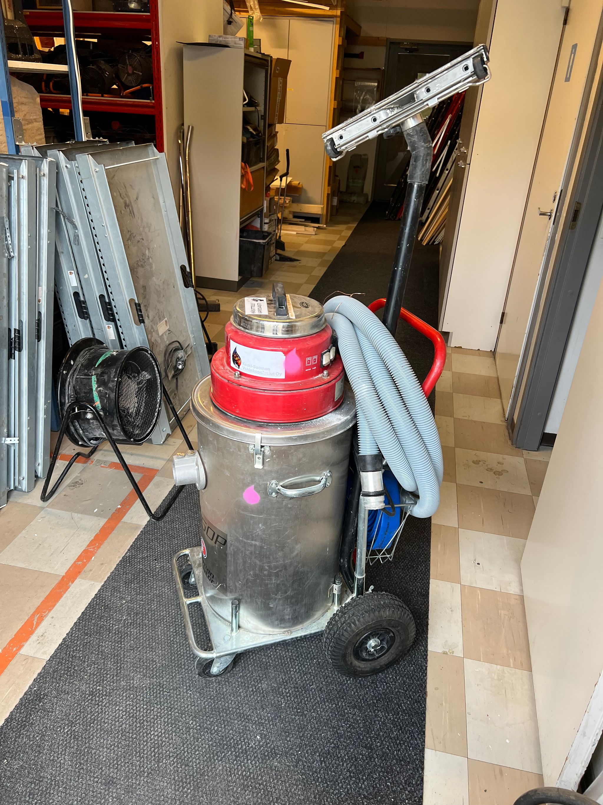 Image 6/10