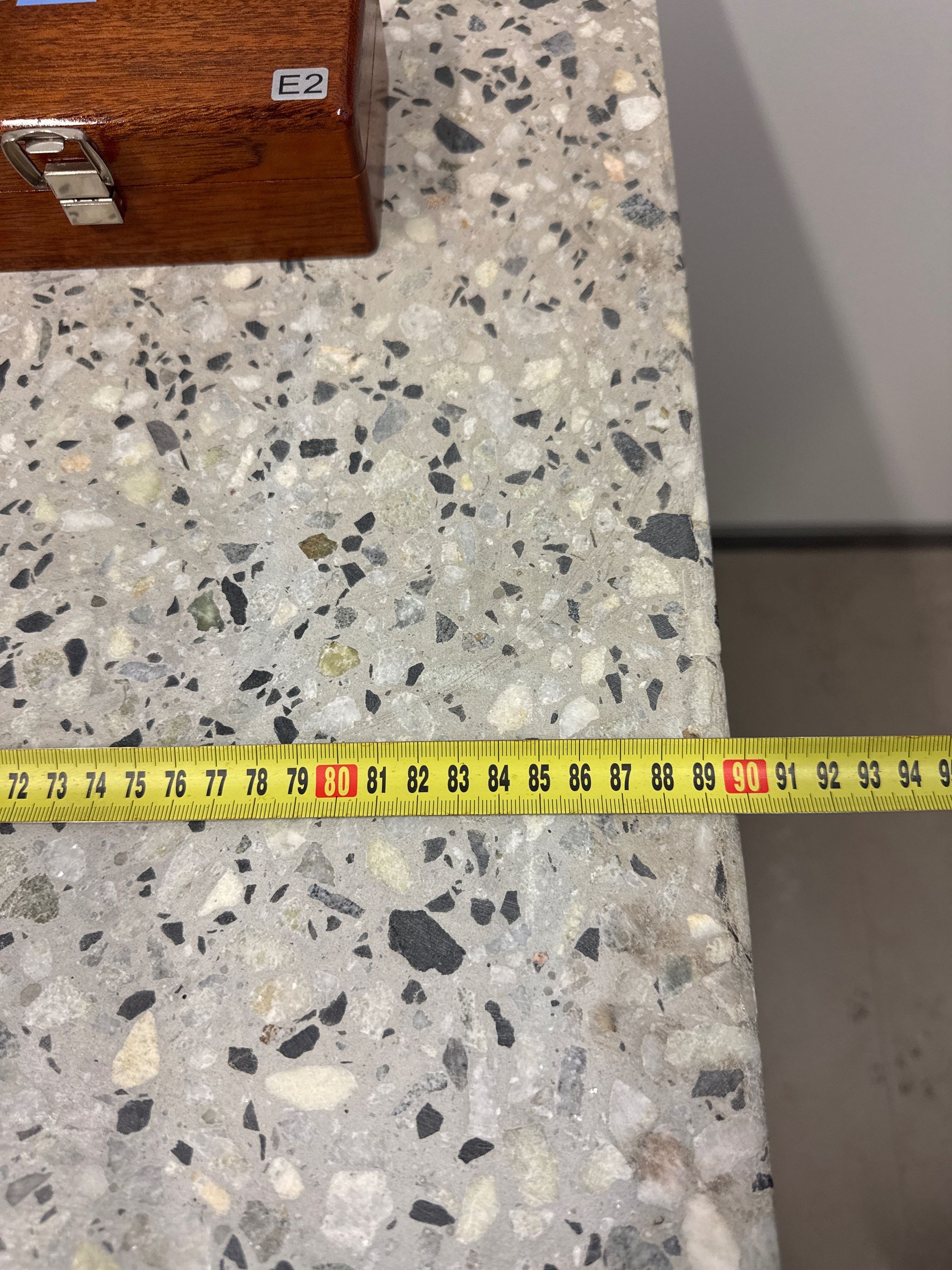 Image 4/12