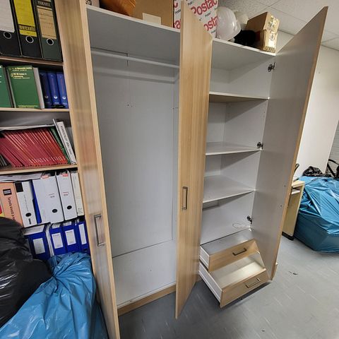 Image 2/4