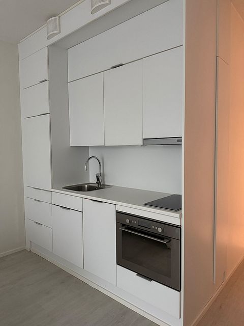 Image 3/9