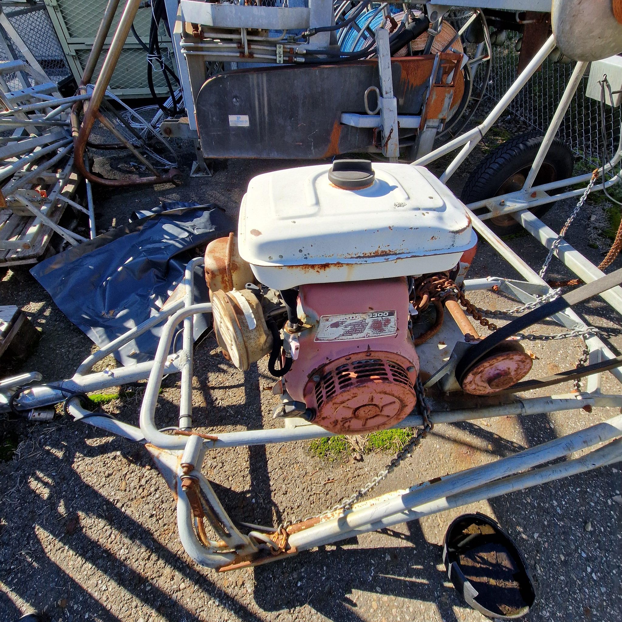 Image 2/4