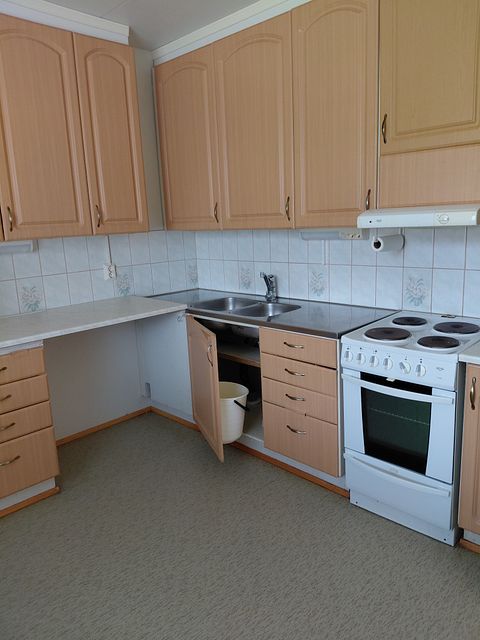 Image 2/15