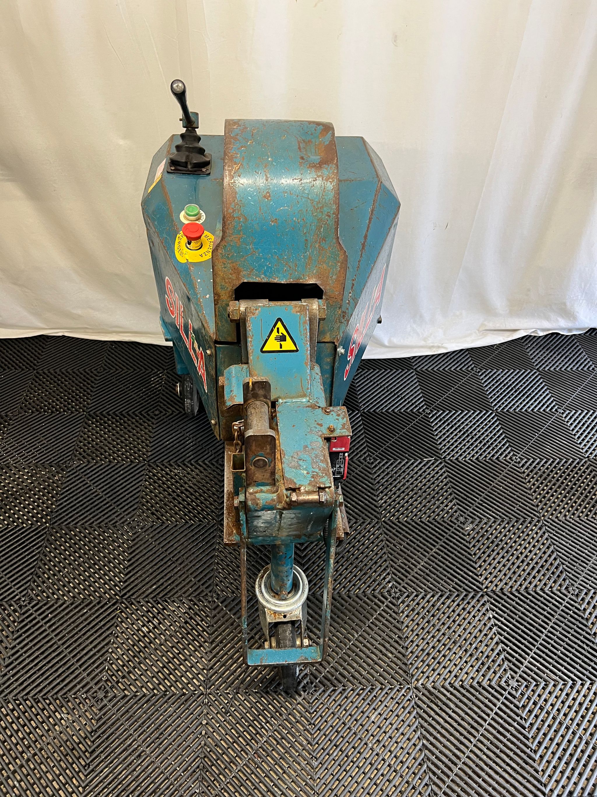 Image 4/4