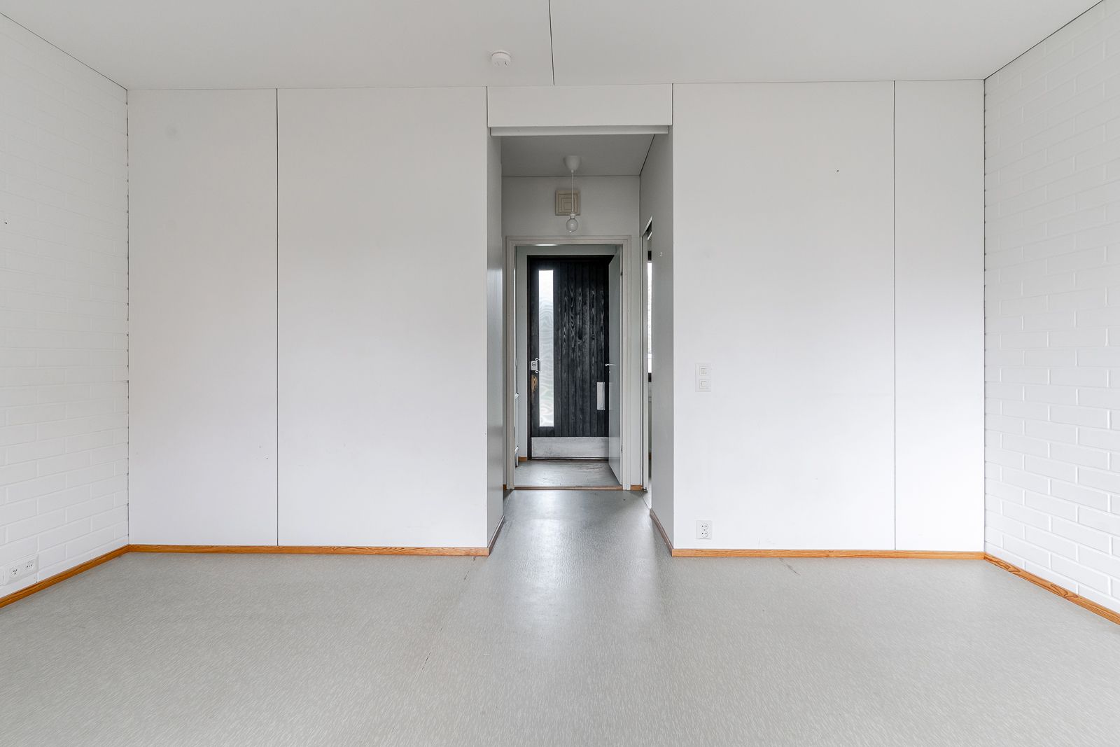 Image 11/18