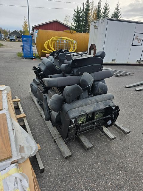 Image 3/6