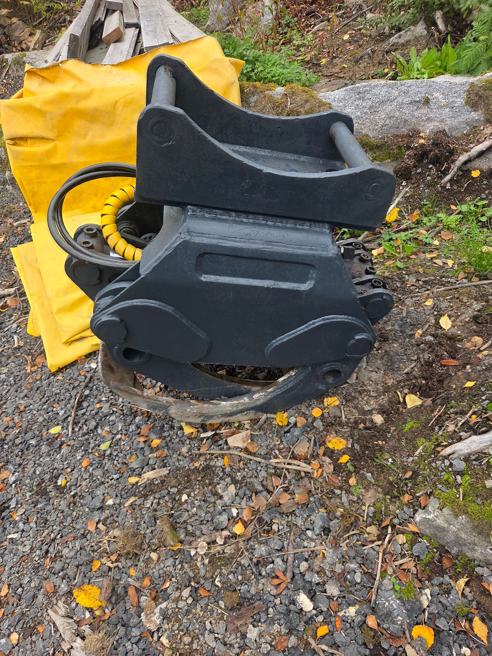 Image 2/5