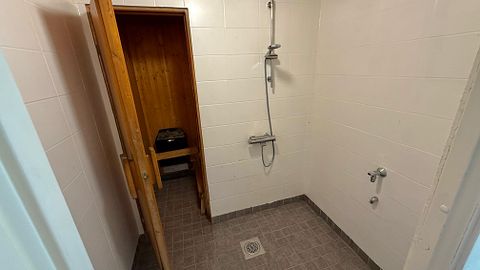 Image 8/19