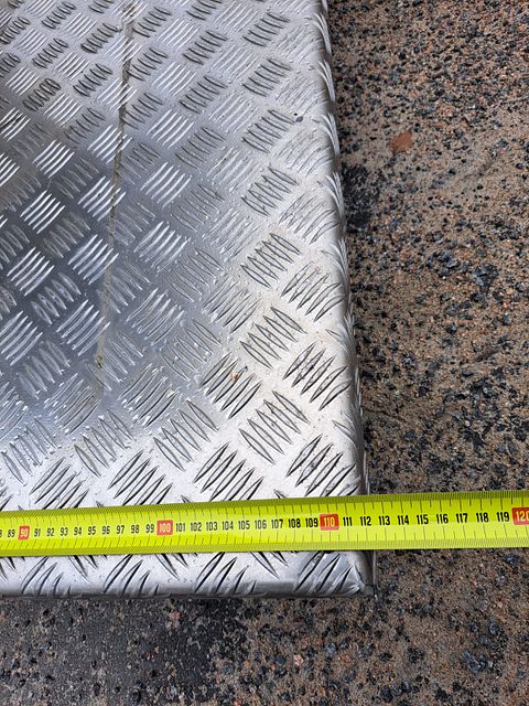 Image 8/8