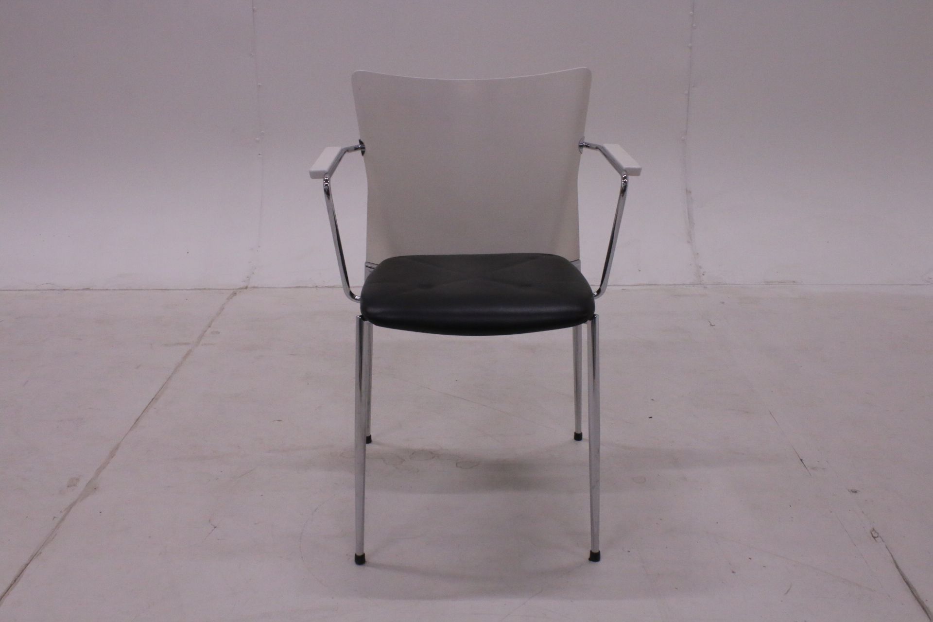 Image 6/10