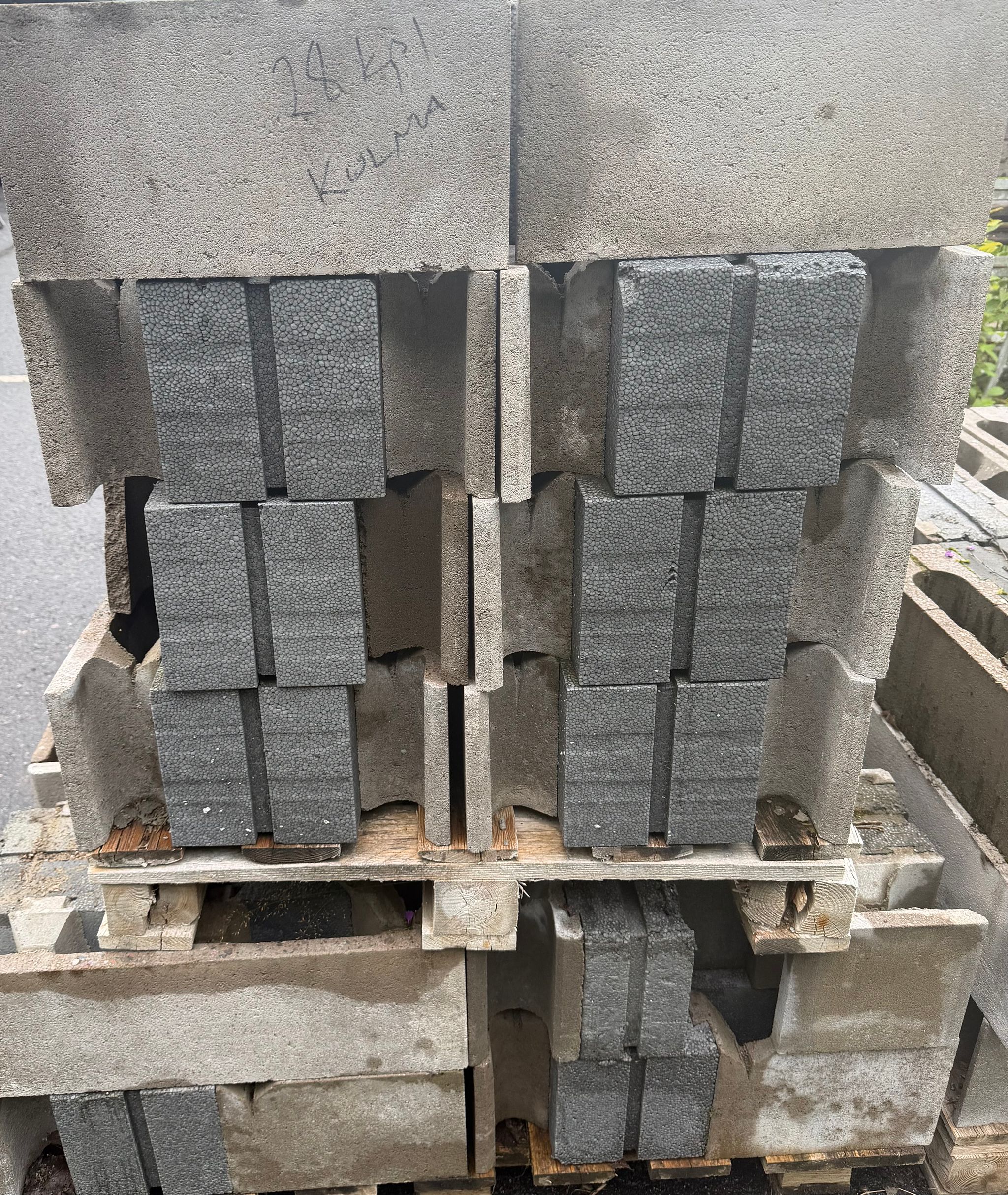 Image 2/4