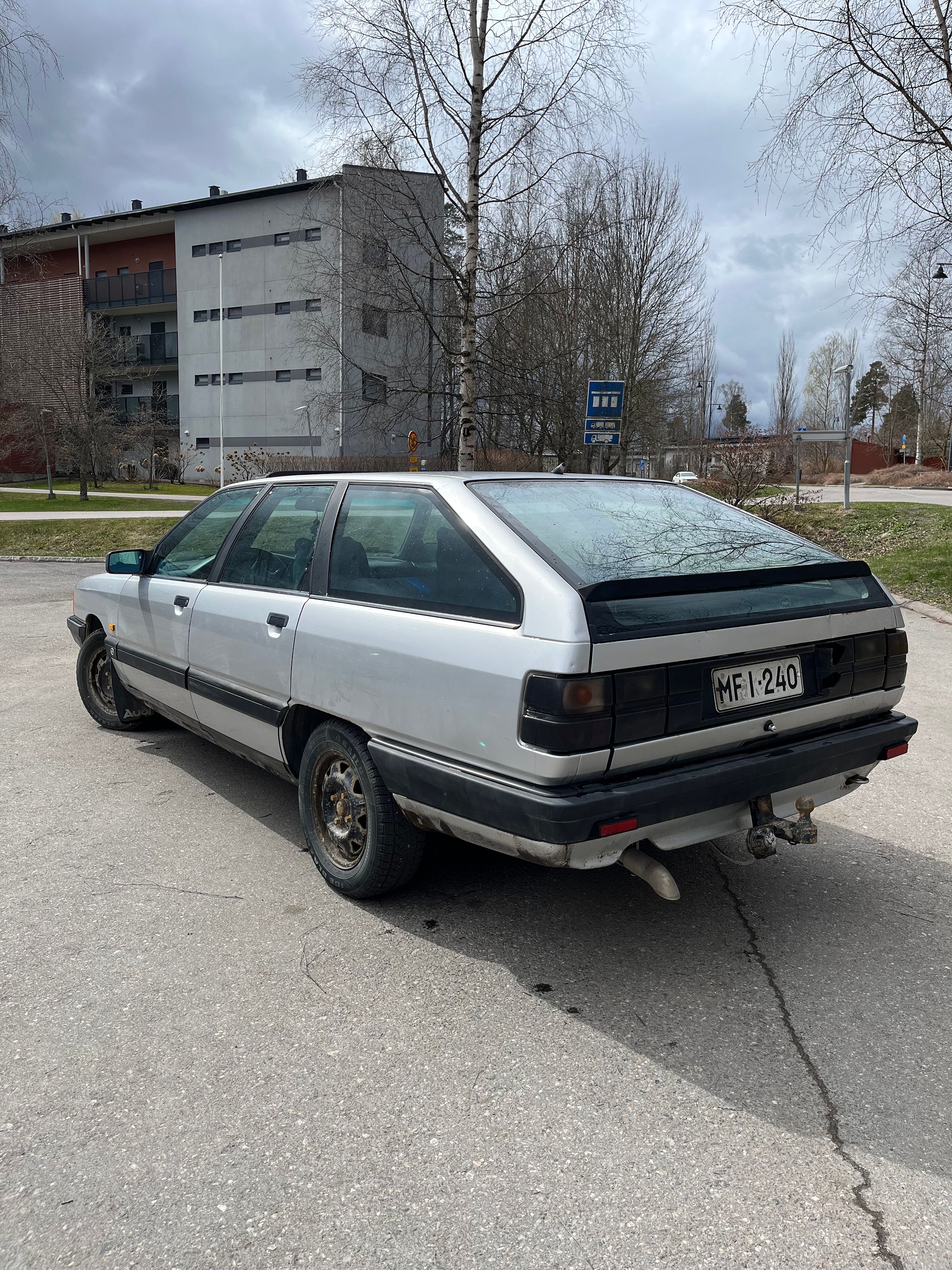 Image 4/10