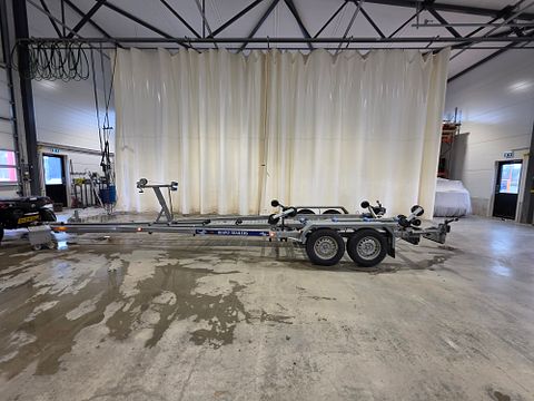 Image 1/18