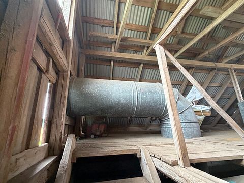 Image 16/25