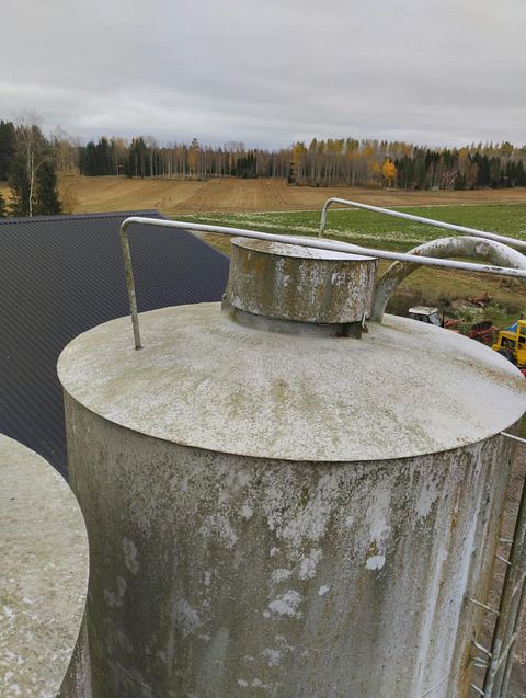 Image 2/4