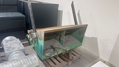 Image 3/8