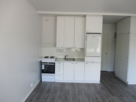 Image 2/8