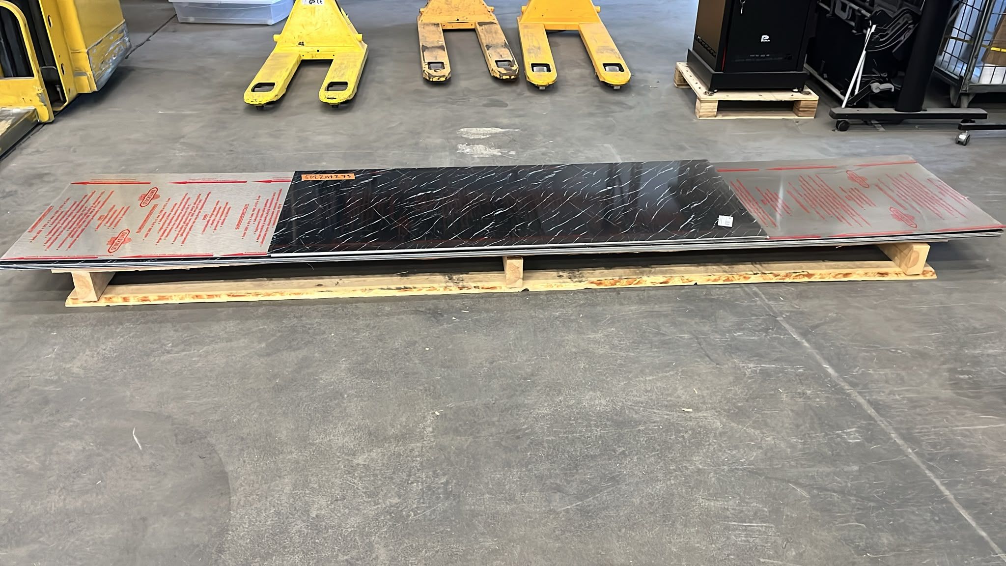 Image 1/4