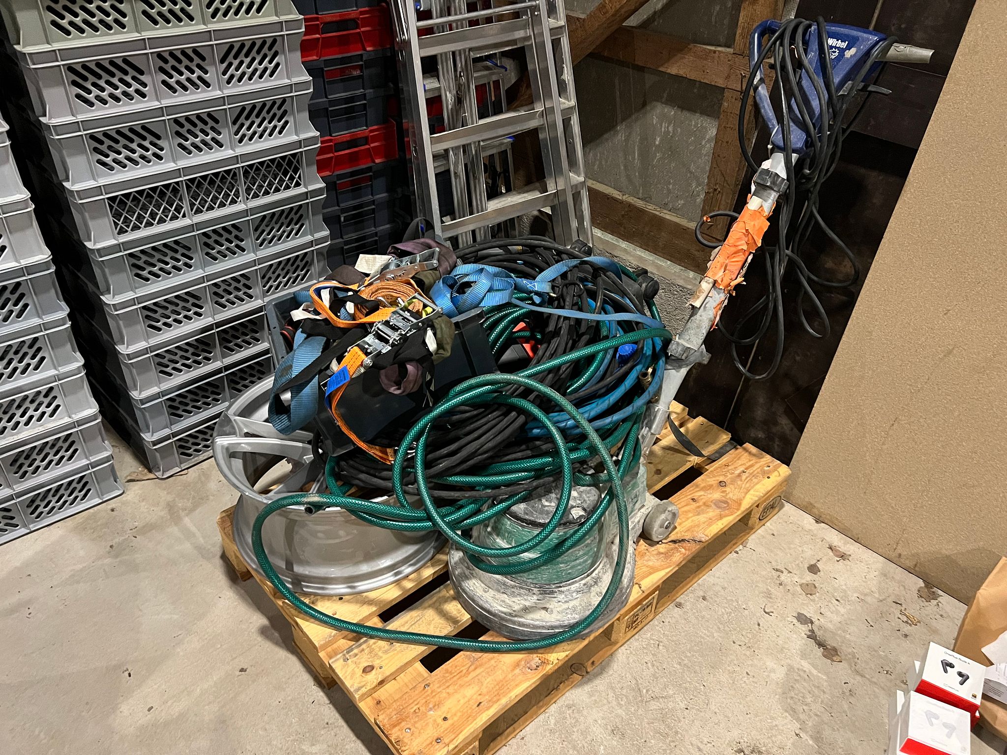 Image 1/9