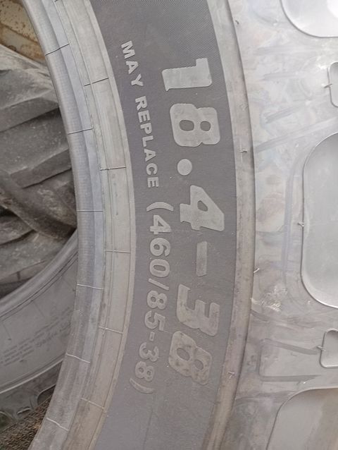 Image 3/8