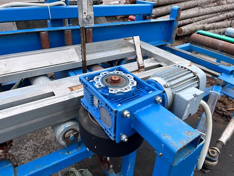 Image 8/10