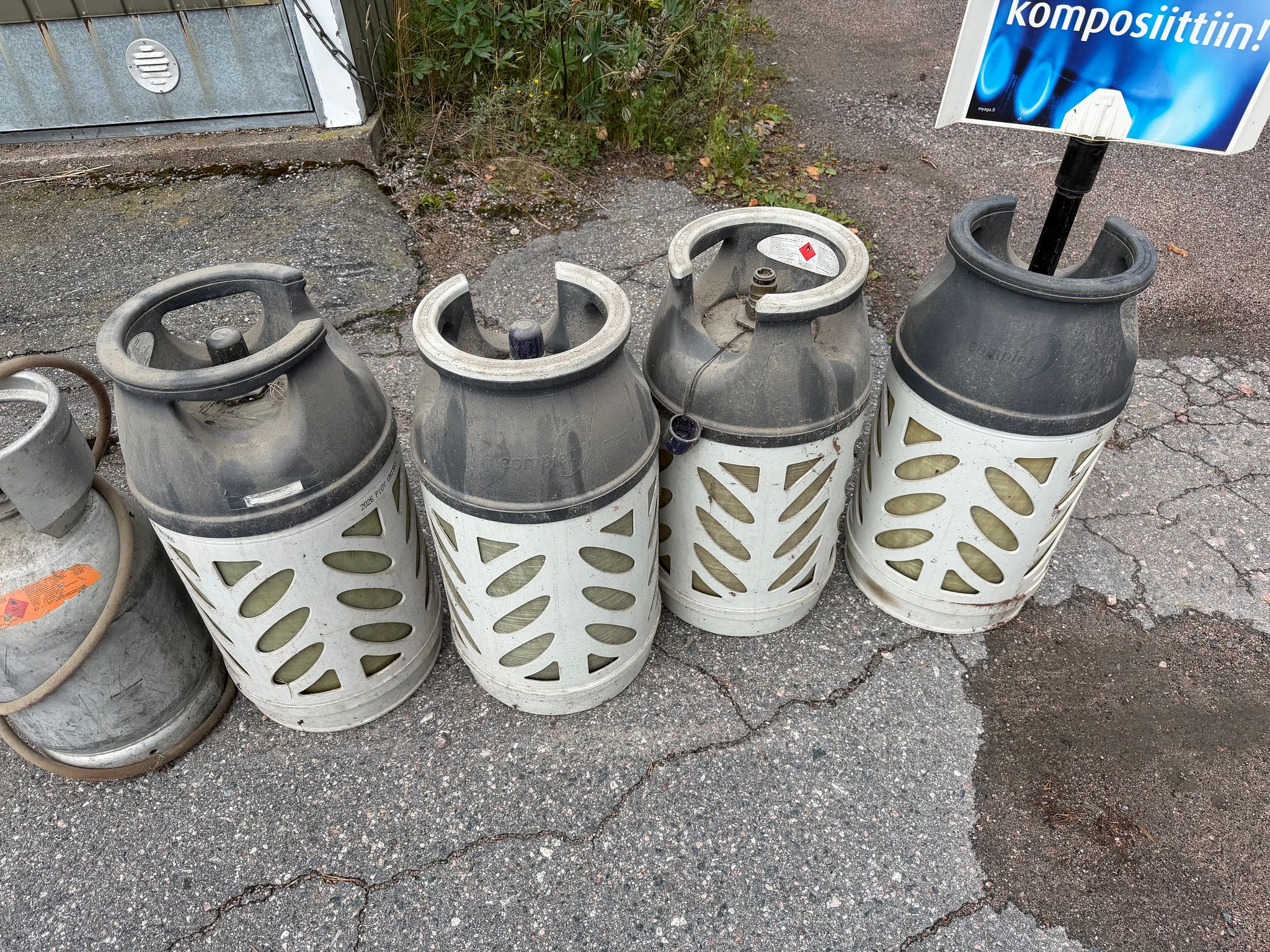 Image 2/6