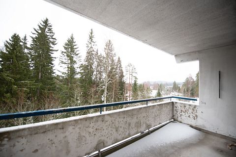 Image 8/17