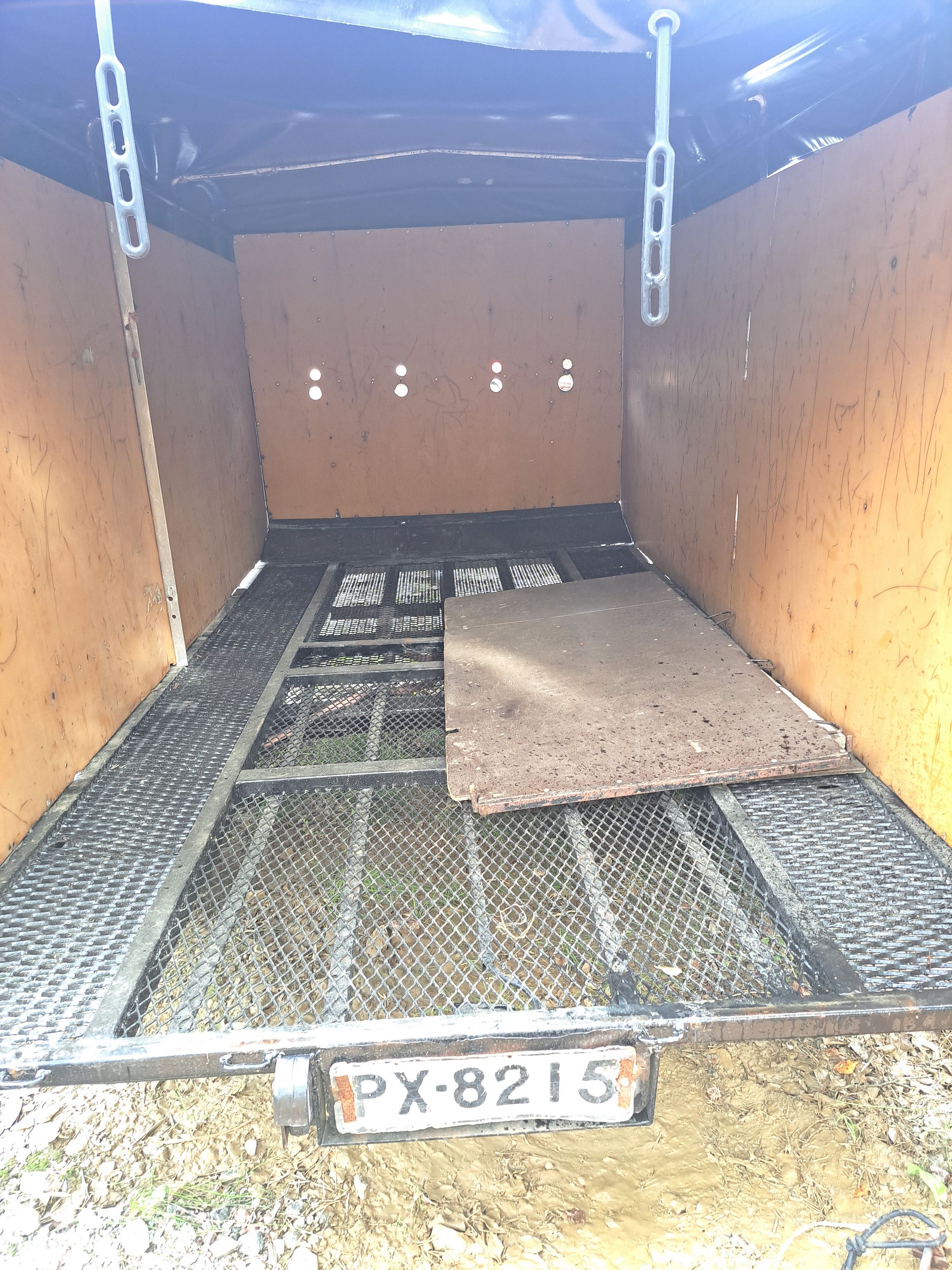 Image 4/6
