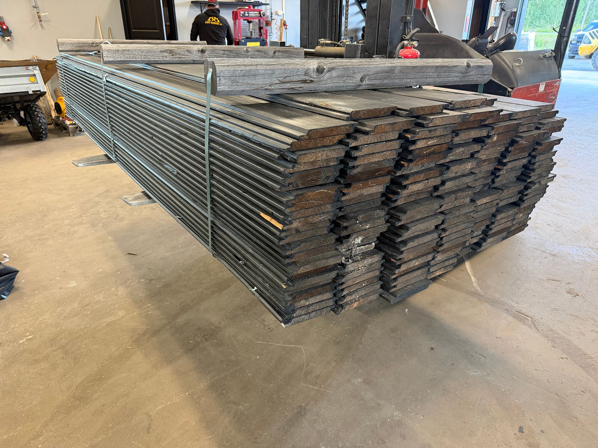 Image 1/4